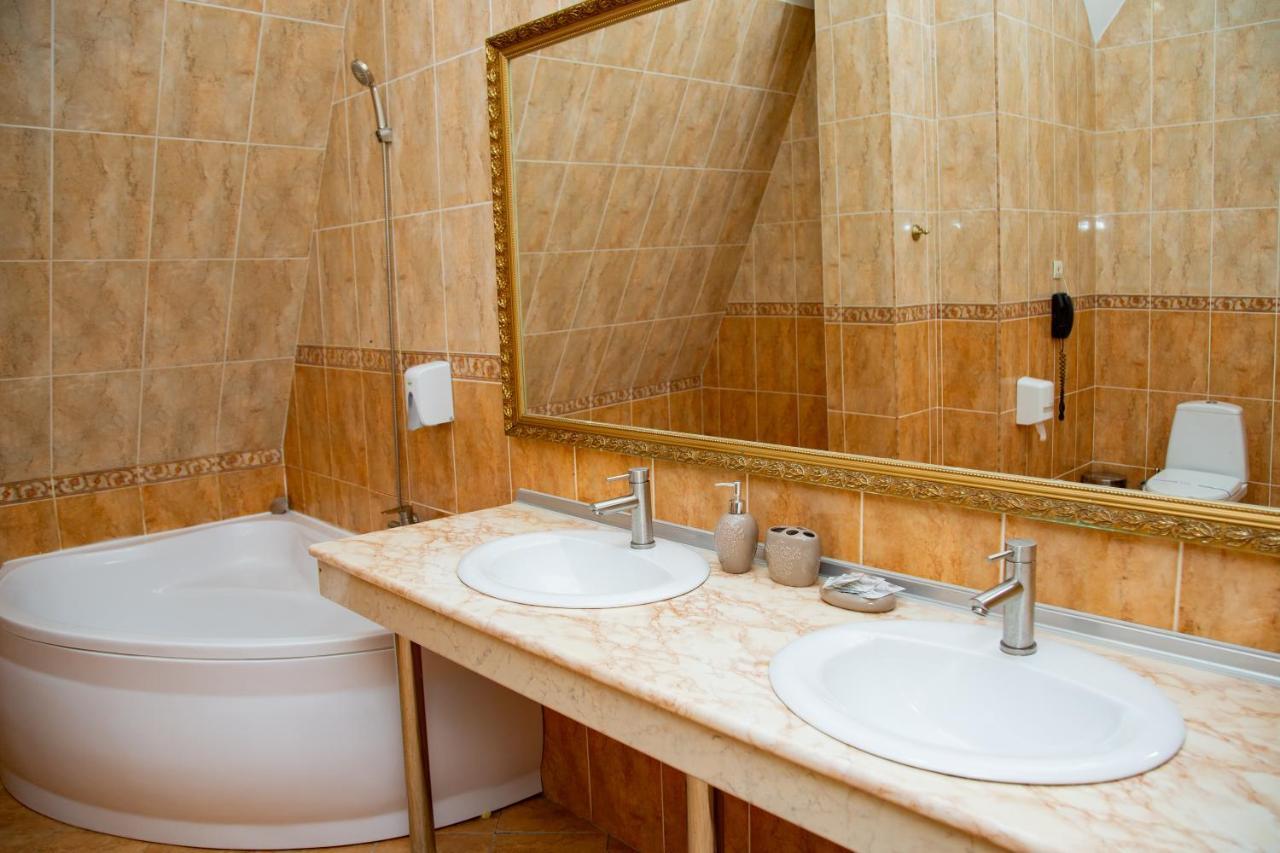 Hotel Zolota Pava Berehowo Zewnętrze zdjęcie